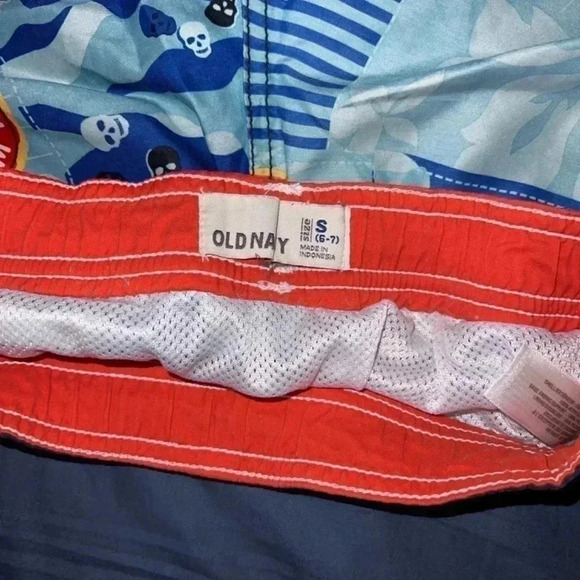 Boys size 6-7 old navy swim trunks - Picture 3 of 3